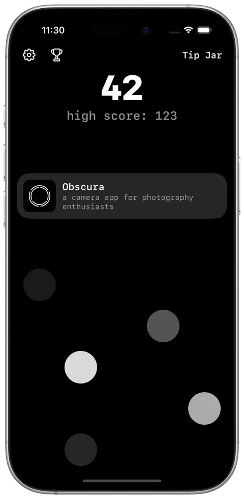 A game in dark mode, with the score 42 and grey dots